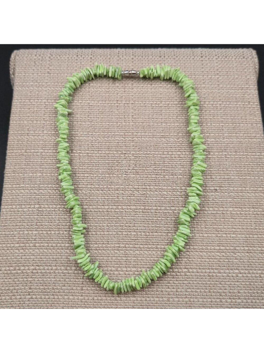 18 Inch Apple Green Surf Style Shell Necklace B1303